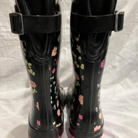 Women’s size 6 floral pattern rubber boots with adjustable calf strap - Picture 7 of 10